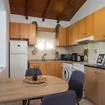 Vicki's House 2-bedroom With Yard And Garden Ialysos (Rhodes)