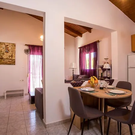 Vicki's House 2-bedroom With Yard And Garden