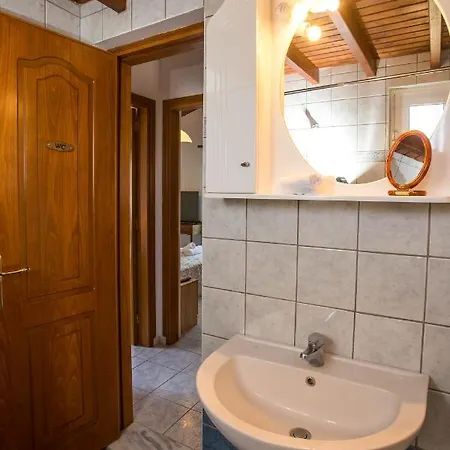 Feriehus Vicki's House 2-bedroom With Yard And Garden *