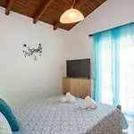 Vicki's House 2-bedroom With Yard And Garden Ialysos (Rhodes)