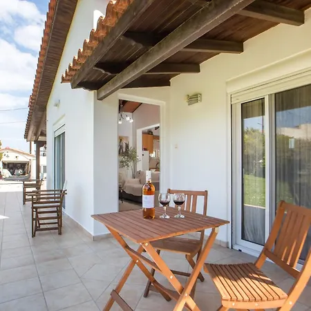 Vicki's House 2-bedroom With Yard&garden Vakantiehuis Ialysos (Rhodes)