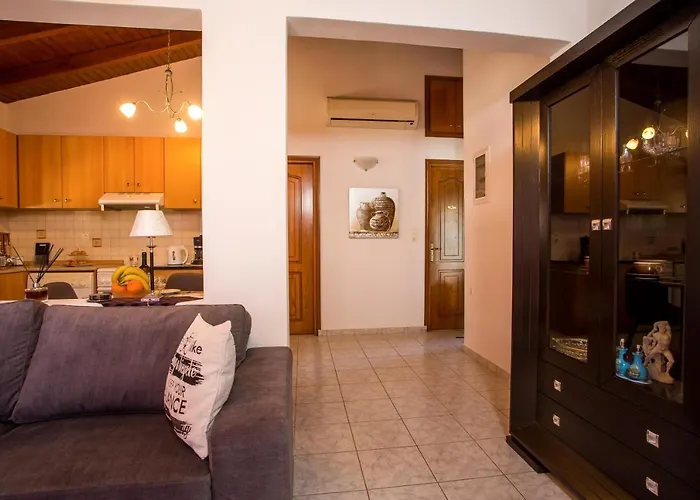 Vicki's House 2-bedroom With Yard And Garden Ialysos (Rhodes)