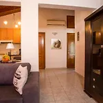 Vicki's House 2-bedroom With Yard And Garden Ialysos (Rhodes)