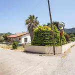 Semesterbostad Vicki's House 2-bedroom With Yard And Garden Ialysos (Rhodes)