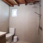 Vicki's House 2-bedroom With Yard And Garden Ялиссос