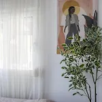 Vicki's House 2-bedroom With Yard And Garden Semesterbostad