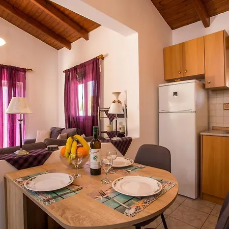Vicki's House 2-bedroom With Yard And Garden Сasa de vacaciones *