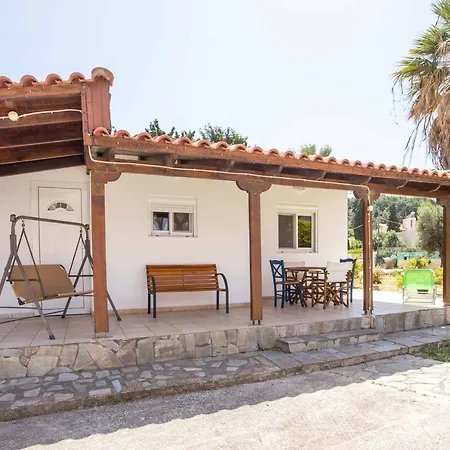 Vicki's House 2-bedroom With Yard And Garden Ialisos