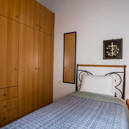 Vicki's House 2-bedroom With Yard And Garden Ialisos