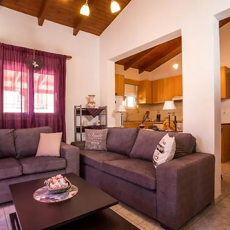Vicki's House 2-bedroom With Yard And Garden Ialisos