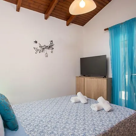 Vicki's House 2-bedroom With Yard And Garden *