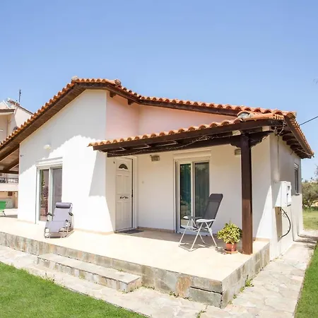Сasa de vacaciones Vicki's House 2-bedroom With Yard And Garden Ialisos