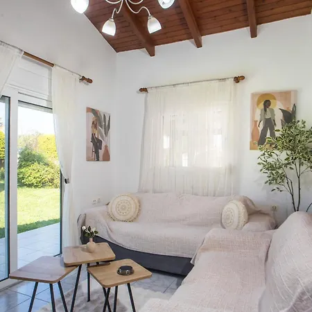 Vicki's House 2-bedroom With Yard And Garden * إياليسوس