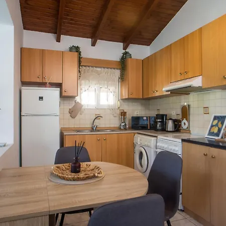 Vicki's House 2-bedroom With Yard And Garden Ialysos (Rhodes)