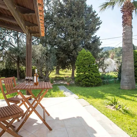Vicki's House 2-bedroom With Yard And Garden * Ialysos (Rhodes)