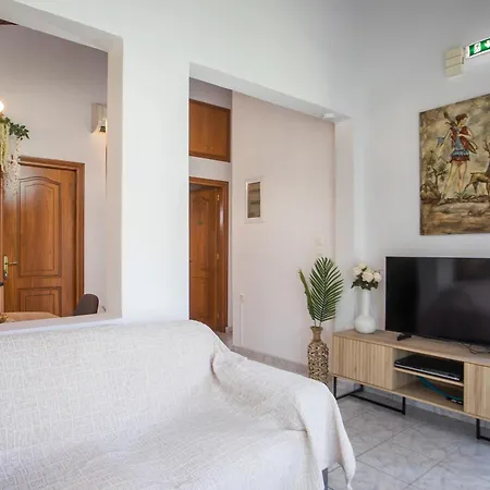 Vicki's House 2-bedroom With Yard And Garden Ialysos (Rhodes)