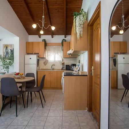بيت للعطل Vicki's House 2-bedroom With Yard And Garden *