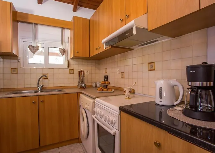 Vicki's House 2-bedroom With Yard And Garden * إياليسوس