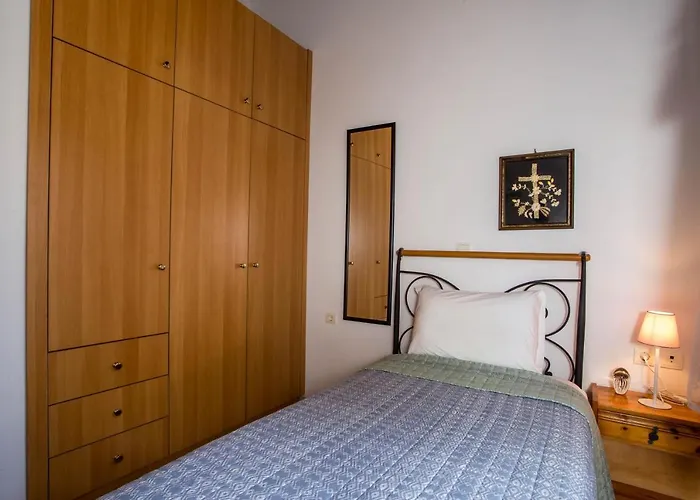 Vicki's House 2-bedroom With Yard And Garden إياليسوس