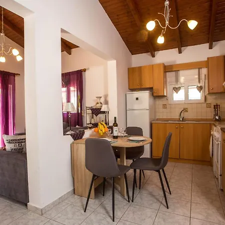 Vicki's House 2-bedroom With Yard And Garden Σπίτι διακοπών