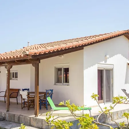 Tatil Evi Vicki's House 2-bedroom With Yard And Garden