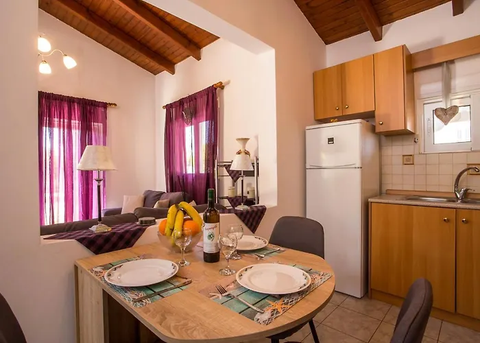 Vicki's House 2-bedroom With Yard And Garden Tatil Evi *